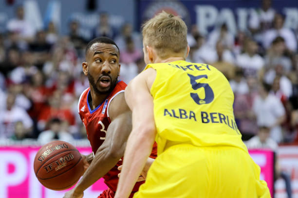 中场高压逼 中场高压逼