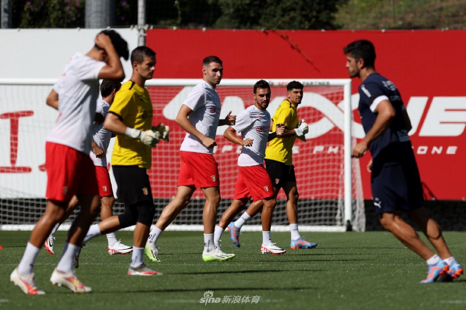 对手后卫对 对手后卫对