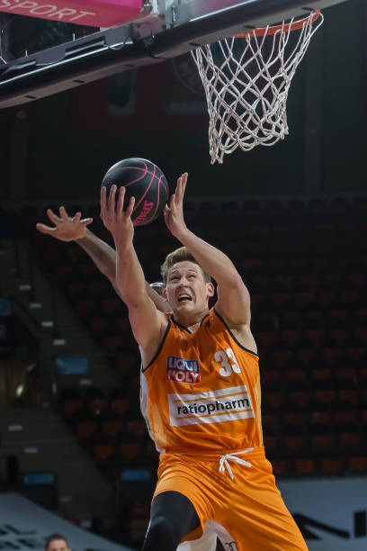 前锋的本职 前锋的本职